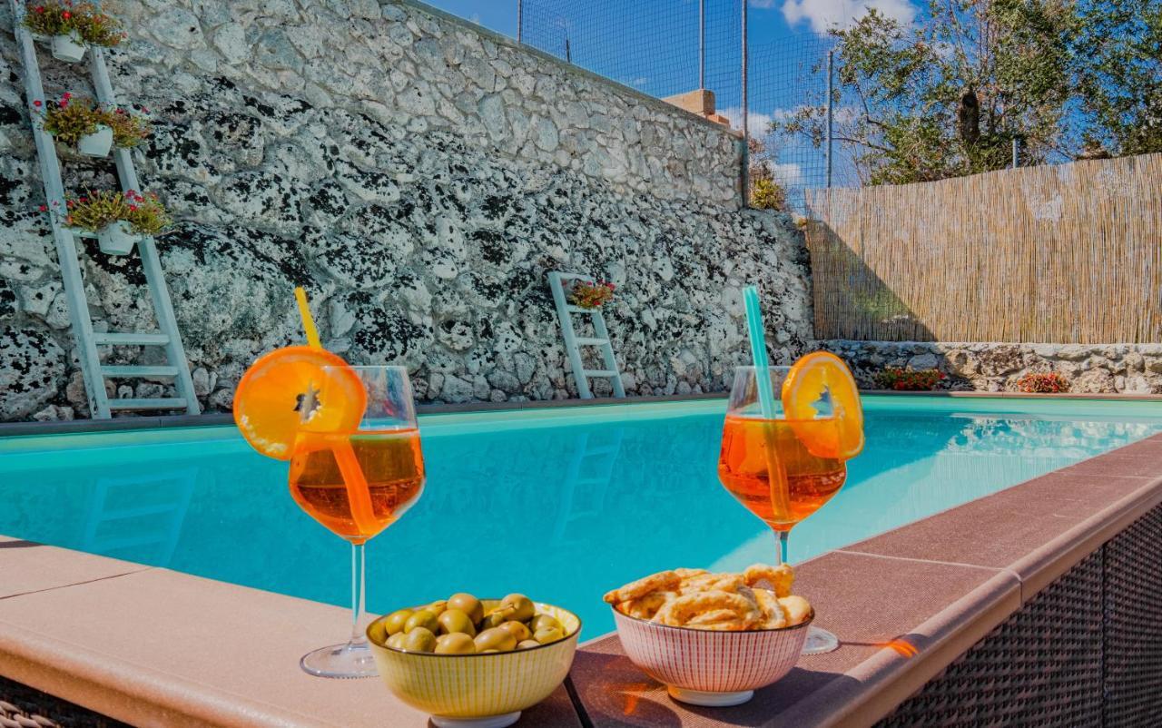 Villa Vanessa Con Piscina Privata - Castro Castro  Exterior foto