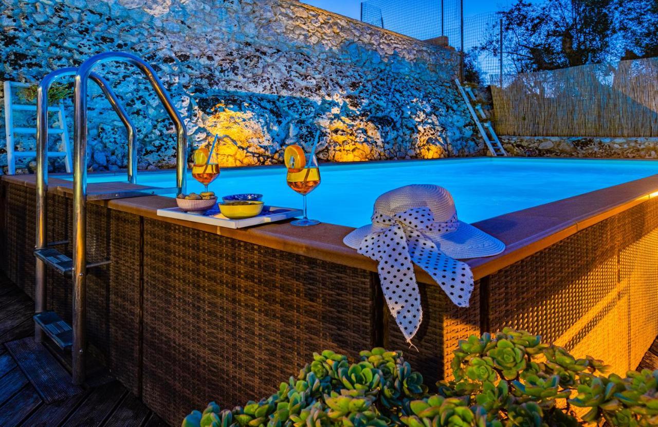 Villa Vanessa Con Piscina Privata - Castro Castro  Exterior foto